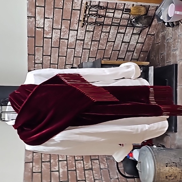 NEW DEEP BURGUNDY SCARF - Picture 5 of 7